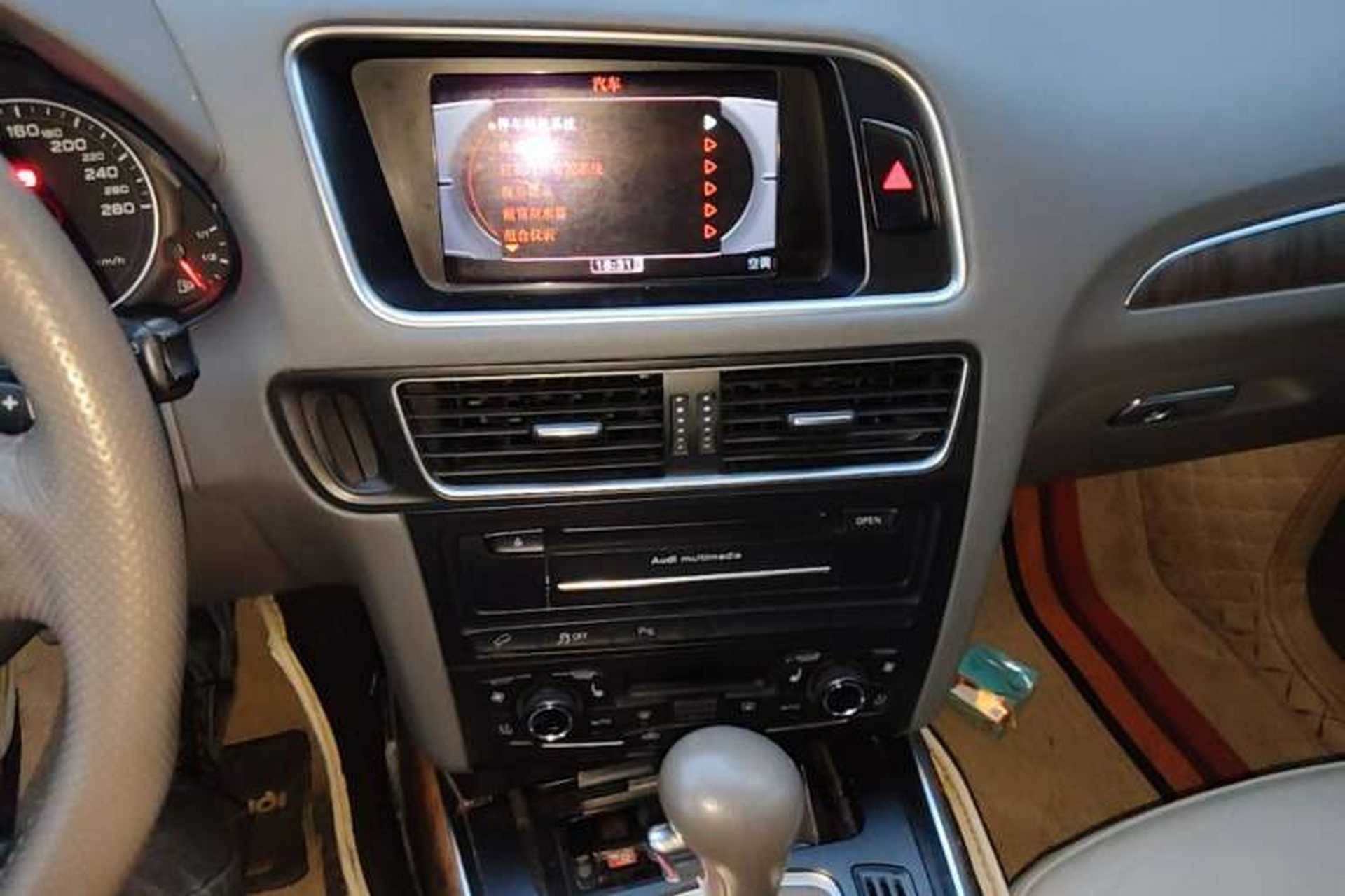 Used Audi Q5 2010 3.2 FSI Off-road Version Audio And AC Panel