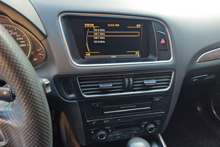 Used Audi Q5 2010 3.2 FSI Sport Edition Audio And AC Panel