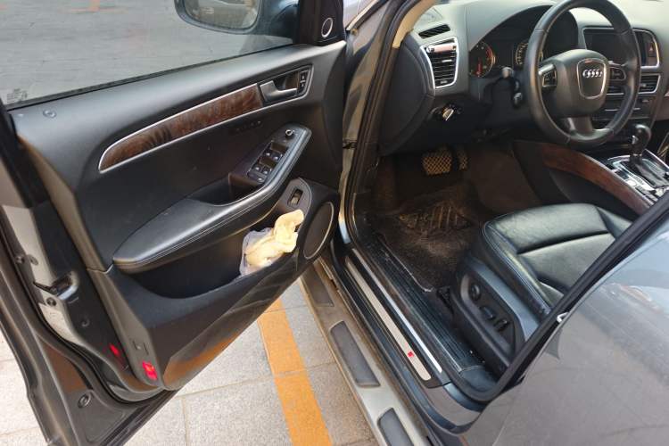 Used Audi Q5 2010 3.2 FSI Sport Edition Driver Seat