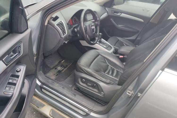 Used Audi Q5 2010 2.0TFSI Technology Edition Driver Seat