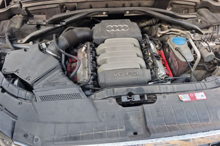 Used Audi Q5 2010 3.2 FSI Sport Edition Engine Bay