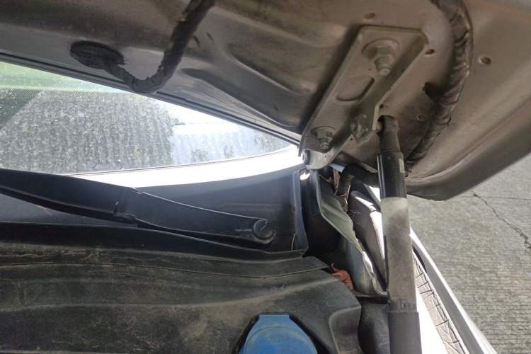 Used Audi Q5 2010 2.0TFSI Trendy Edition Engine Bay Left
