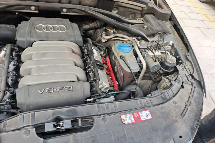 Used Audi Q5 2010 3.2 FSI Sport Edition Engine Bay Left