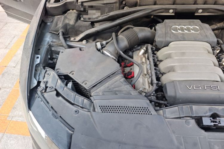 Used Audi Q5 2010 3.2 FSI Sport Edition Engine Bay Right