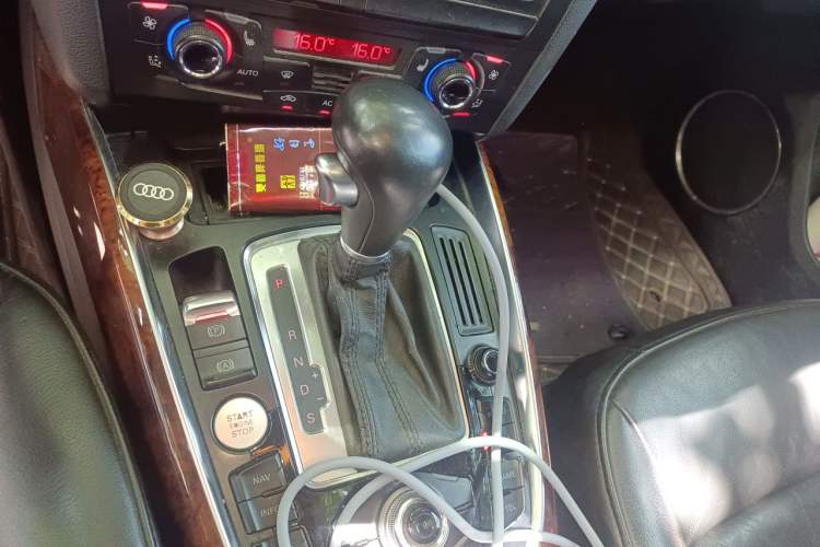 Used Audi Q5 2010 2.0TFSI Trendy Edition Gear Lever