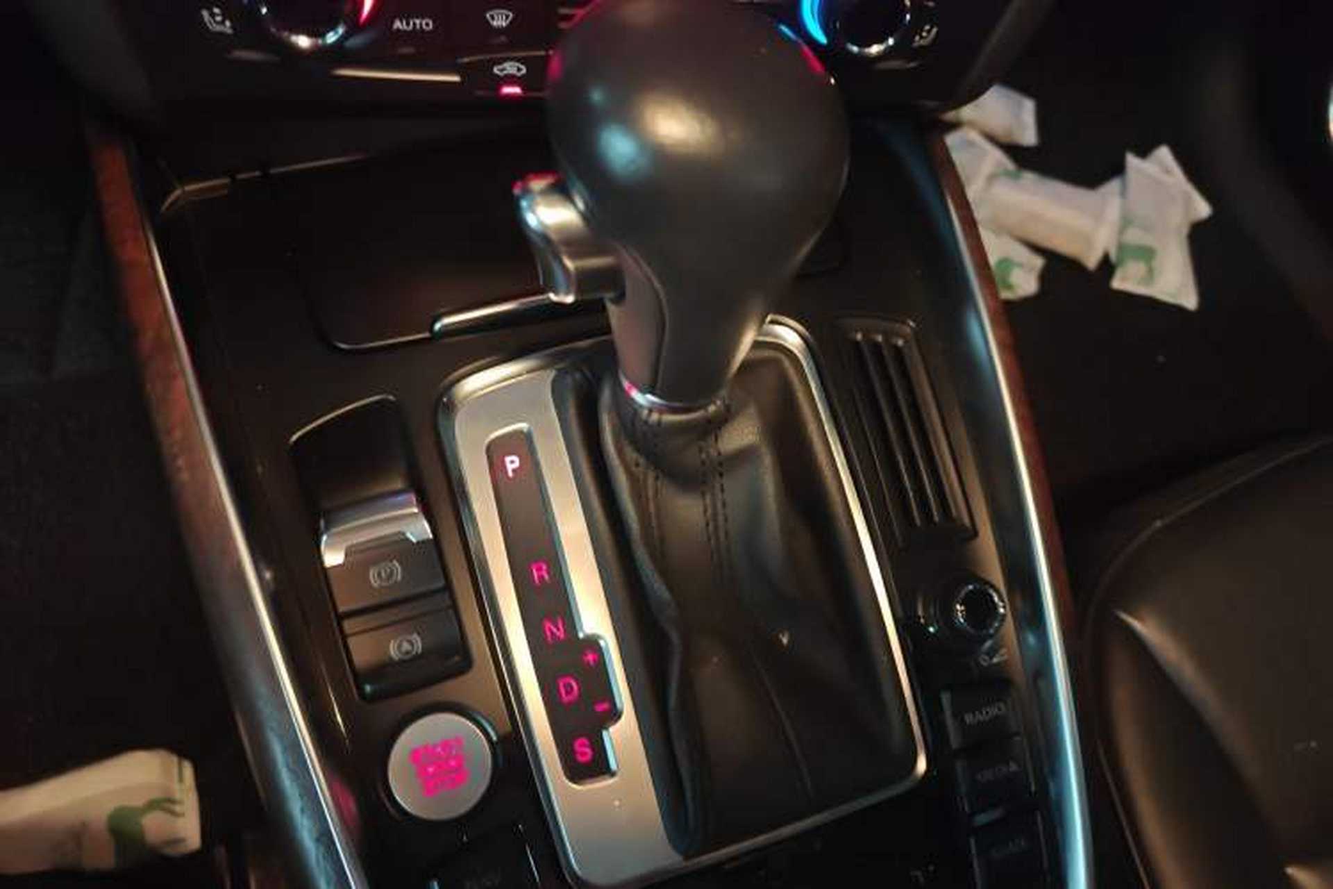 Used Audi Q5 2010 3.2 FSI Off-road Version Gear Lever