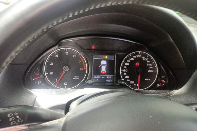 Used Audi Q5 2010 2.0TFSI Trendy Edition Instrument Cluster