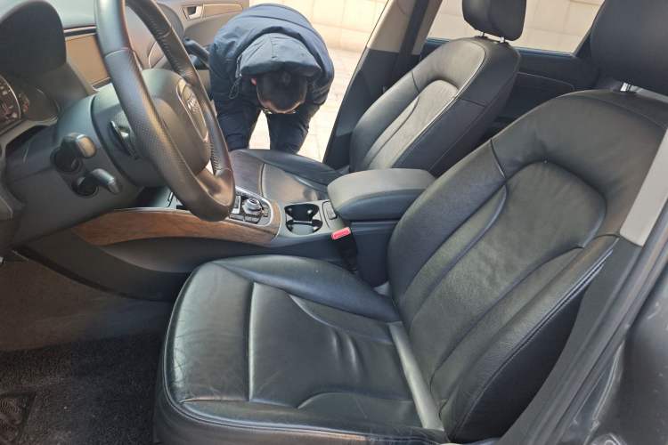 Used Audi Q5 2010 3.2 FSI Sport Edition Left Front Seat
