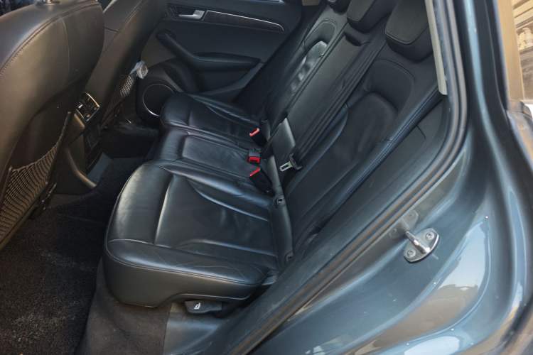Used Audi Q5 2010 3.2 FSI Sport Edition Left Rear Seat