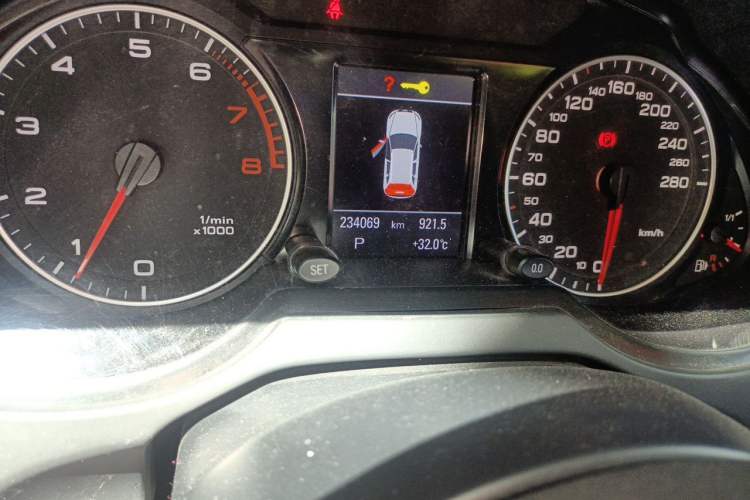 Used Audi Q5 2010 2.0TFSI Trendy Edition Odometer Close Up