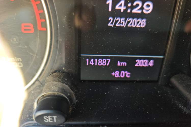 Used Audi Q5 2010 3.2 FSI Sport Edition Odometer Close Up