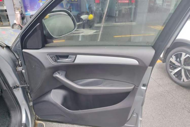 Used Audi Q5 2010 2.0TFSI Technology Edition Right Front Door Interior