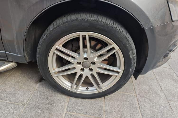 Used Audi Q5 2010 3.2 FSI Sport Edition Right Front Wheel Hub