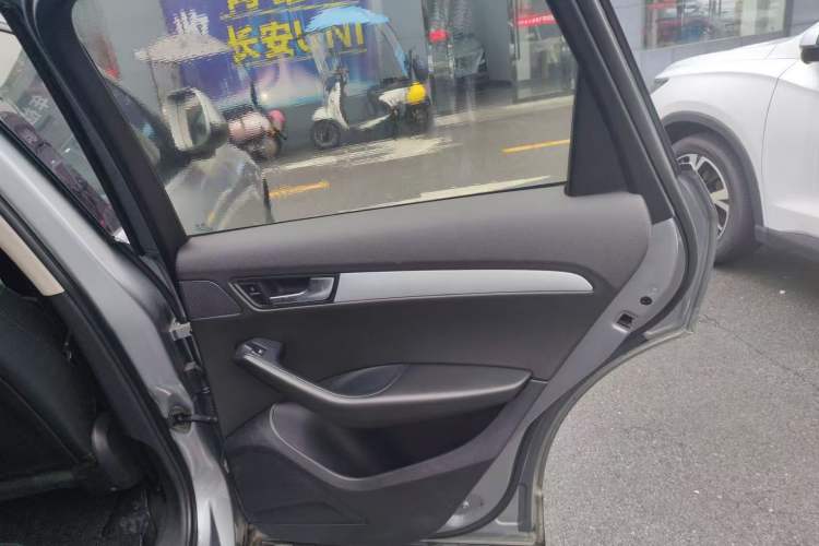 Used Audi Q5 2010 2.0TFSI Technology Edition Right Rear Door Interior