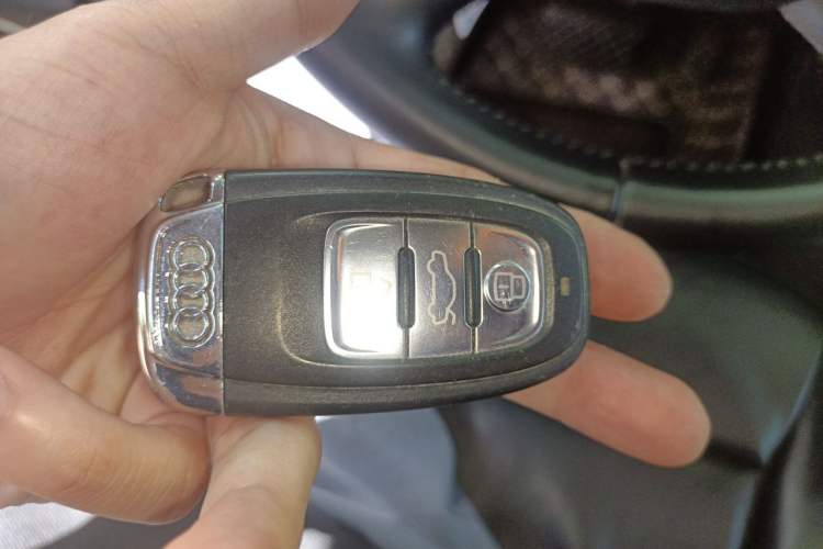 Used Audi Q5 2010 2.0TFSI Trendy Edition Vehicle Key