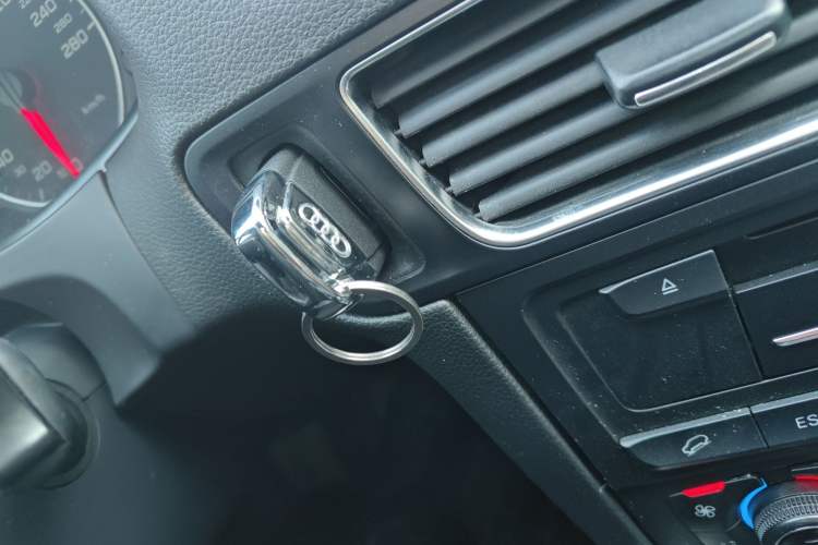 Used Audi Q5 2010 2.0TFSI Trendy Edition Vehicle Key