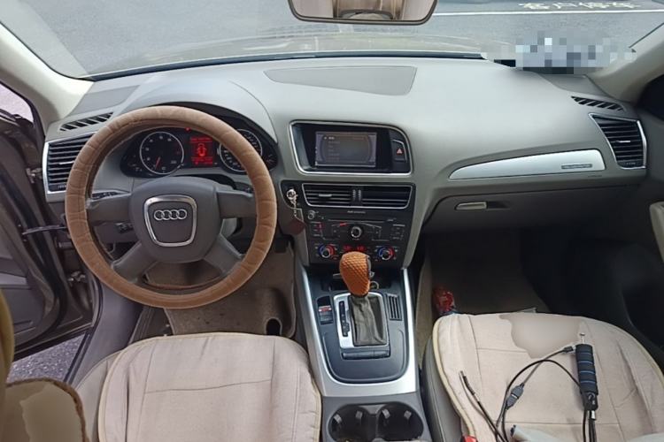 Used Audi Q5 2010 2.0TFSI Technology Edition Center Console