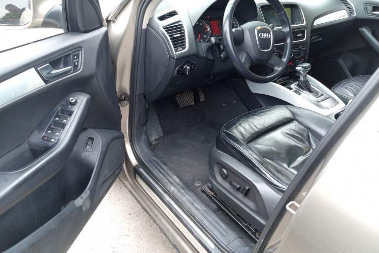 Used Audi Q5 2010 2.0TFSI Technology Edition Driver Seat