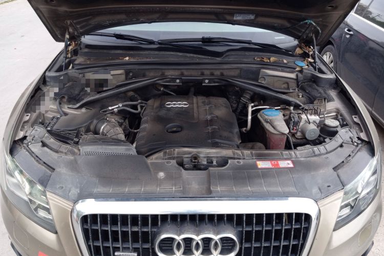 Used Audi Q5 2010 2.0TFSI Technology Edition Engine Bay