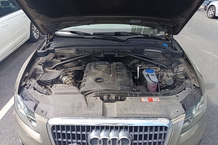 Used Audi Q5 2010 2.0TFSI Technology Edition Engine Bay