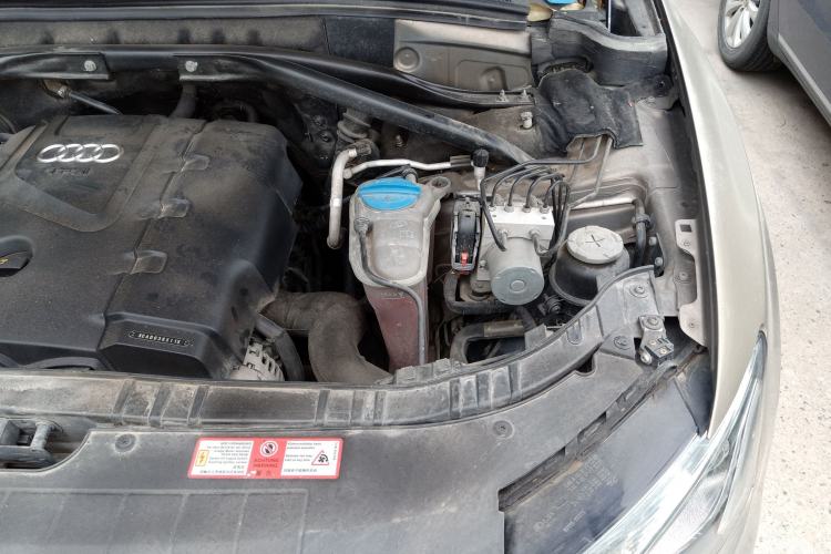 Used Audi Q5 2010 2.0TFSI Technology Edition Engine Bay Left