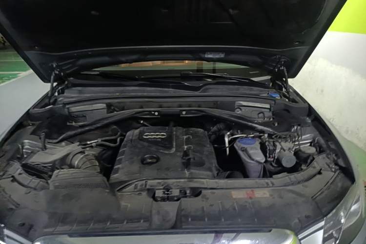 Used Audi Q5 2010 2.0TFSI Technology Edition Engine Bay