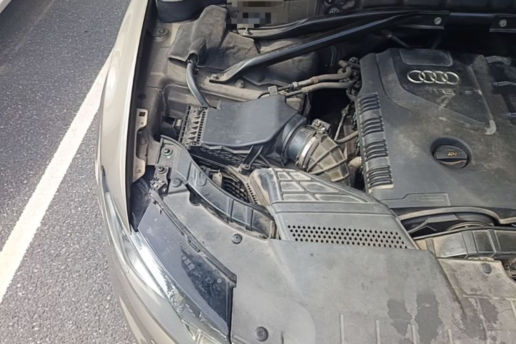 Used Audi Q5 2010 2.0TFSI Technology Edition Engine Bay Right