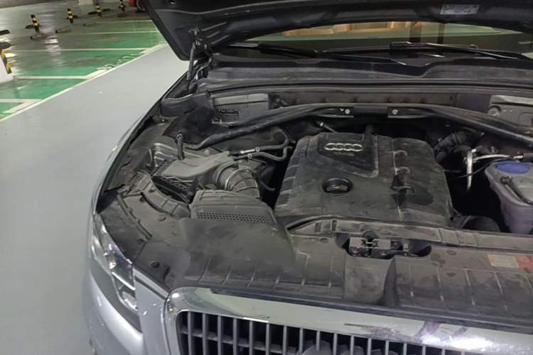 Used Audi Q5 2010 2.0TFSI Technology Edition Engine Bay Right