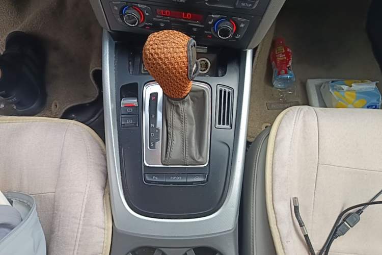 Used Audi Q5 2010 2.0TFSI Technology Edition Gear Lever