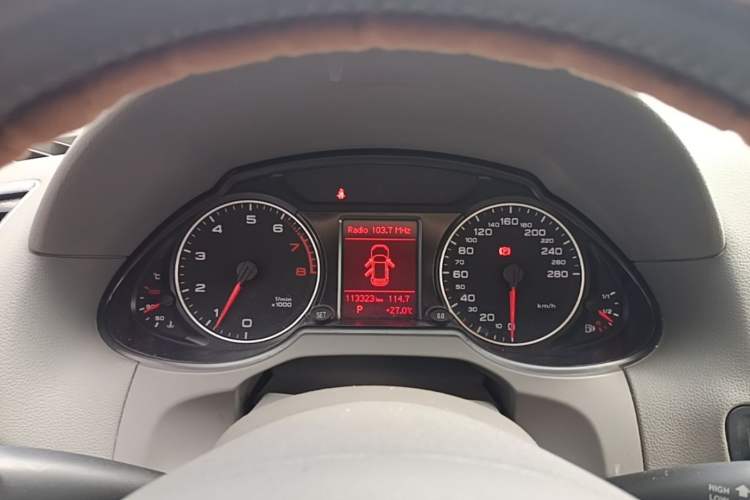Used Audi Q5 2010 2.0TFSI Technology Edition Instrument Cluster