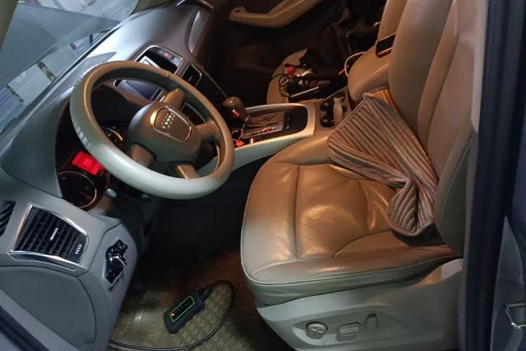 Used Audi Q5 2010 2.0TFSI Technology Edition Left Front Seat