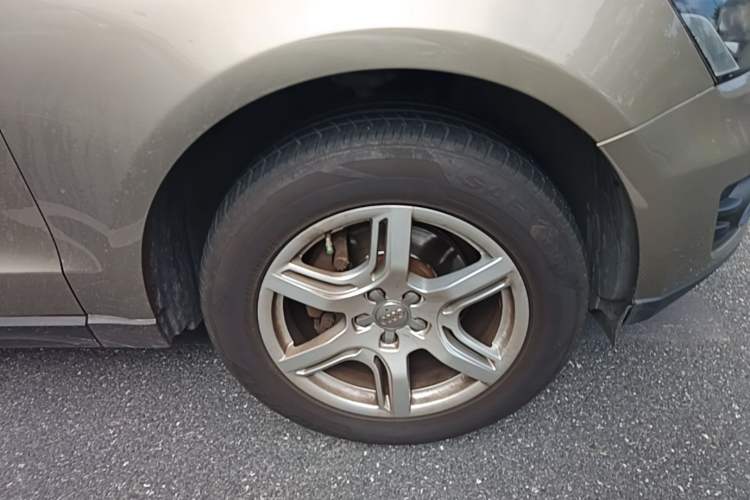 Used Audi Q5 2010 2.0TFSI Technology Edition Right Front Wheel Hub