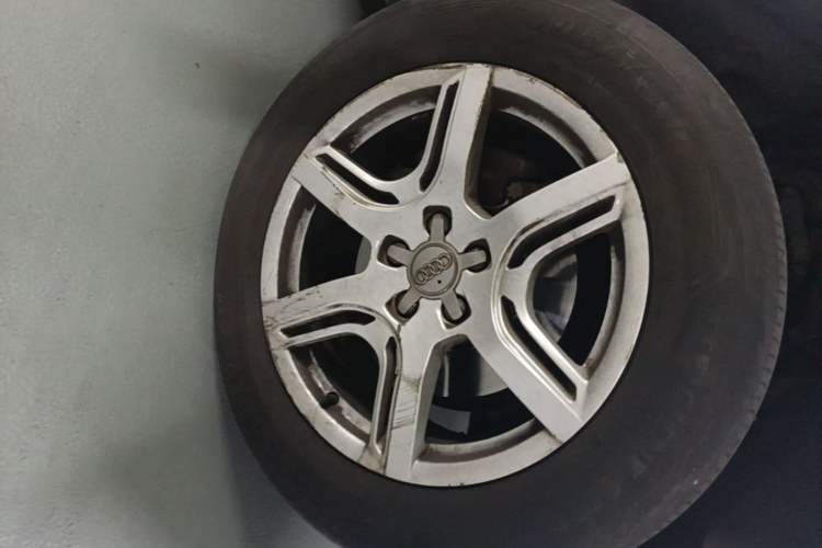Used Audi Q5 2010 2.0TFSI Technology Edition Right Front Wheel Hub