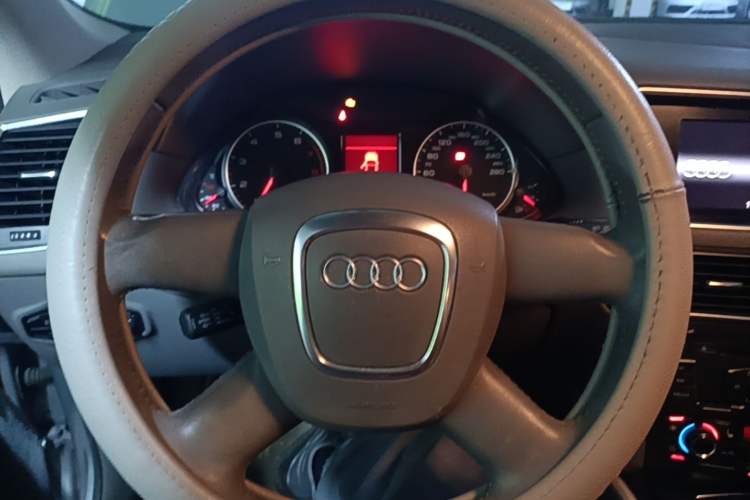 Used Audi Q5 2010 2.0TFSI Technology Edition Steering Wheel