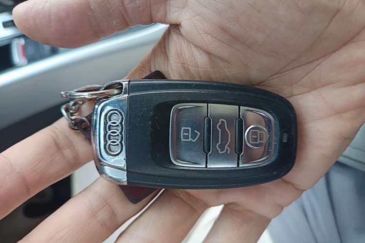 Used Audi Q5 2010 2.0TFSI Technology Edition Vehicle Key