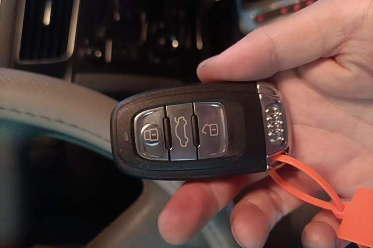 Used Audi Q5 2010 2.0TFSI Technology Edition Vehicle Key