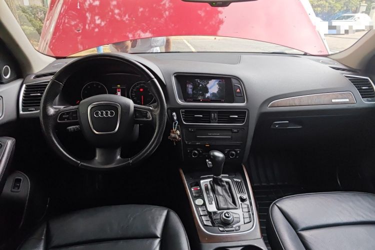 Used Audi Q5 2010 3.2 FSI Sport Edition Center Console