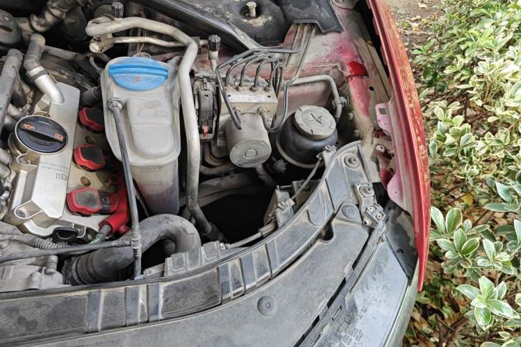 Used Audi Q5 2010 3.2 FSI Sport Edition Engine Bay Left