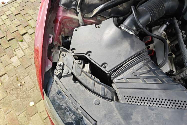 Used Audi Q5 2010 3.2 FSI Sport Edition Engine Bay Right
