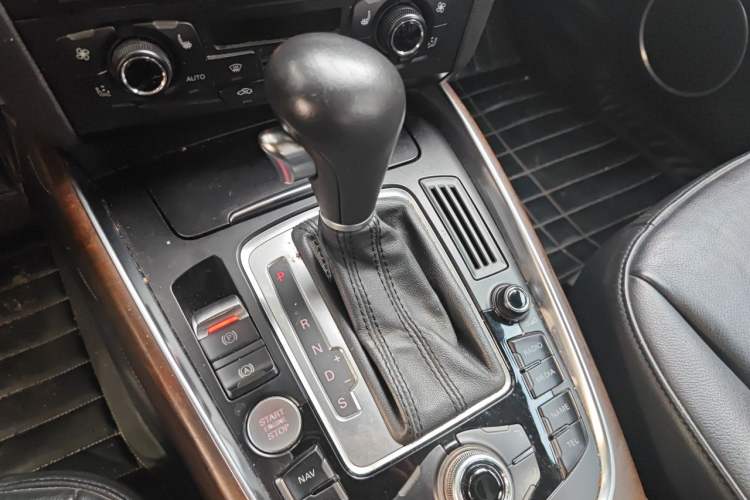 Used Audi Q5 2010 3.2 FSI Sport Edition Gear Lever