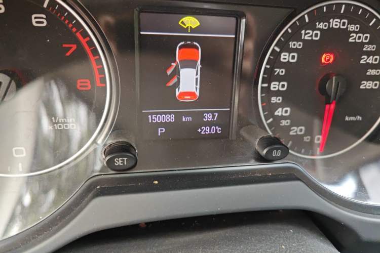 Used Audi Q5 2010 3.2 FSI Sport Edition Odometer Close Up