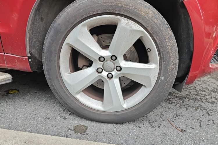 Used Audi Q5 2010 3.2 FSI Sport Edition Right Front Wheel Hub