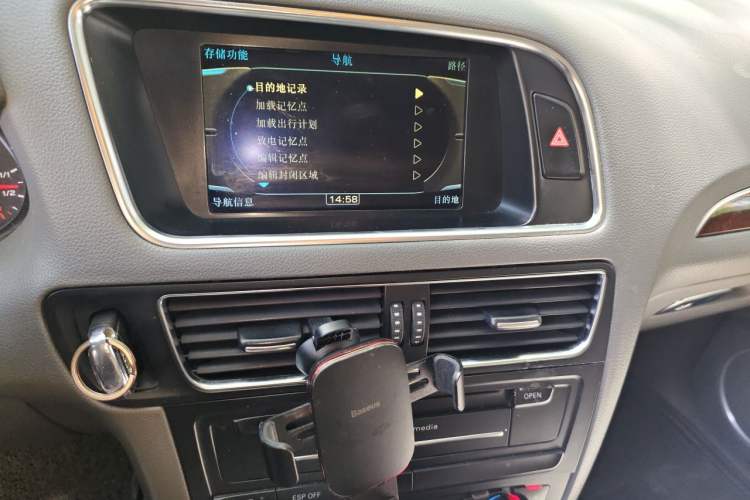Used Audi Q5 2010 2.0TFSI Comfort Version Audio And AC Panel