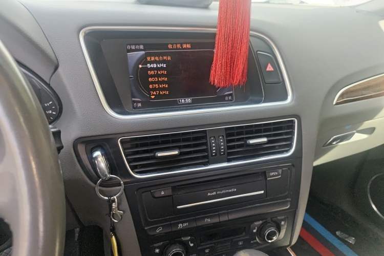 Used Audi Q5 2010 2.0TFSI Comfort Version Audio And AC Panel