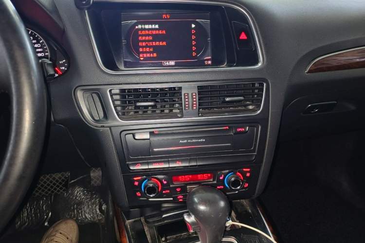 Used Audi Q5 2010 2.0TFSI Comfort Version Audio And AC Panel