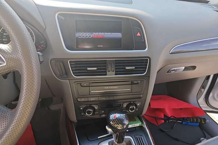 Used Audi Q5 2010 2.0TFSI Comfort Version Audio And AC Panel