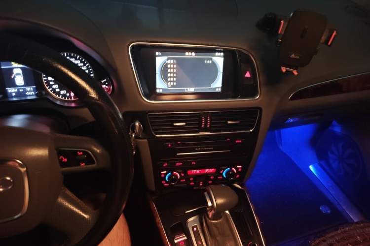 Used Audi Q5 2010 2.0TFSI Comfort Version Audio And AC Panel