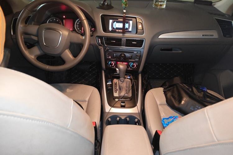 Used Audi Q5 2010 2.0TFSI Technology Edition Center Console