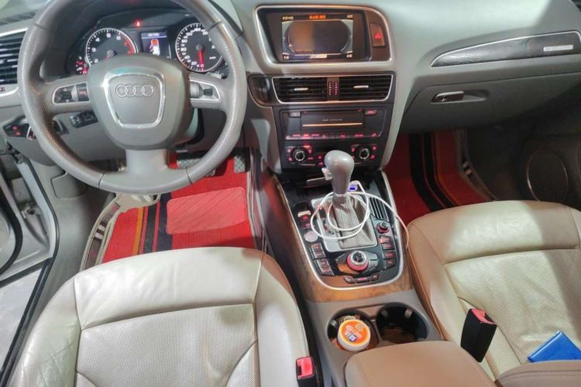 Used Audi Q5 2010 2.0TFSI Luxury Edition Center Console
