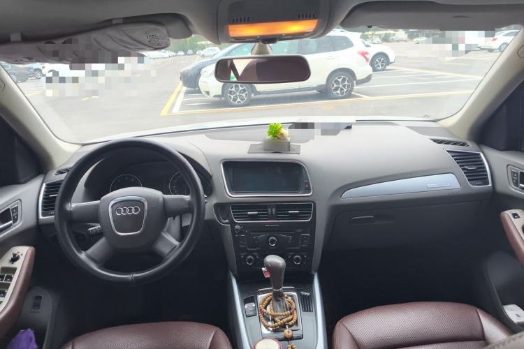 Used Audi Q5 2010 2.0TFSI Technology Edition Center Console